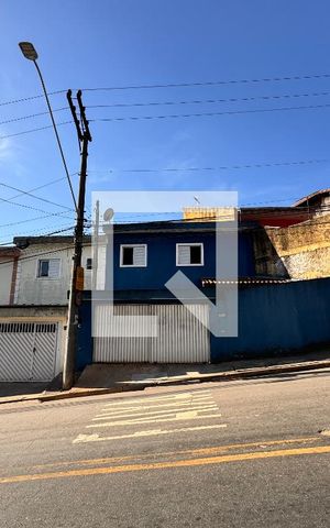 Casa à venda com 80m², 2 quartos e 2 vagas Casa à venda com 80m², 2 quartos e 2 vagasFachada