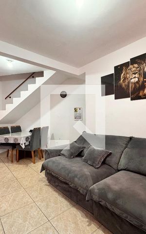 Casa à venda com 80m², 2 quartos e 2 vagas Casa à venda com 80m², 2 quartos e 2 vagasSala