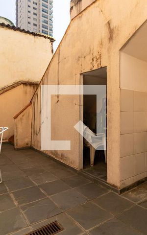 Casa à venda com 200m², 10 quartos e sem vaga Casa à venda com 200m², 10 quartos e sem vagaQuintal - Piso Térreo