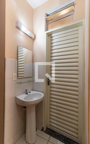 Casa à venda com 200m², 10 quartos e sem vaga Casa à venda com 200m², 10 quartos e sem vagaBanheiro 1 - Piso Térreo