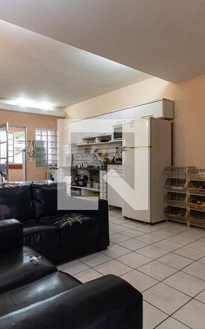 Casa à venda com 200m², 10 quartos e sem vaga Casa à venda com 200m², 10 quartos e sem vagaSala - Segundo Piso