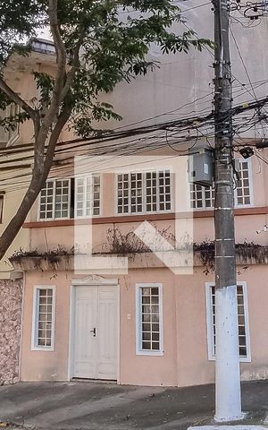 Casa à venda com 200m², 10 quartos e sem vaga Casa à venda com 200m², 10 quartos e sem vagaFachada