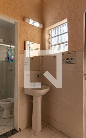 Casa à venda com 200m², 10 quartos e sem vaga Casa à venda com 200m², 10 quartos e sem vagaBanheiro 2 - Piso Térreo