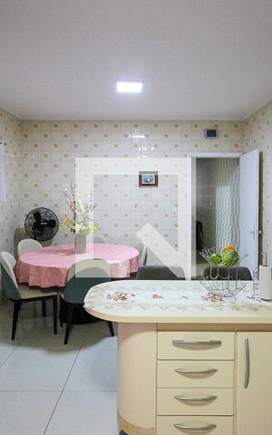 Casa à venda com 190m², 3 quartos e 2 vagas Casa à venda com 190m², 3 quartos e 2 vagasCozinha