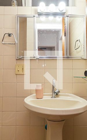 Apartamento à venda com 66m², 2 quartos e sem vaga Apartamento à venda com 66m², 2 quartos e sem vagaBanheiro
