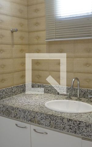 Casa de condomínio à venda com 563m², 6 quartos e 4 vagasBanheiro Suite Empregada