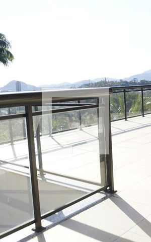 Casa de condomínio à venda com 563m², 6 quartos e 4 vagasVaranda Suites