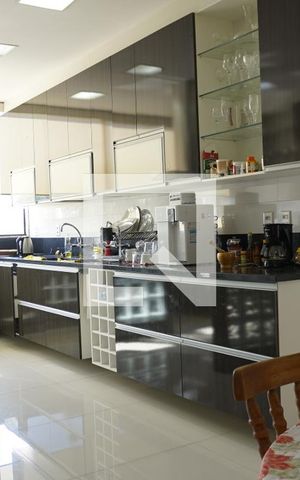 Casa de condomínio à venda com 563m², 6 quartos e 4 vagasCozinha