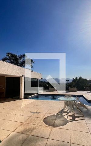 Casa de condomínio à venda com 563m², 6 quartos e 4 vagas Casa de condomínio à venda com 563m², 6 quartos e 4 vagasPiscina e area de lazer