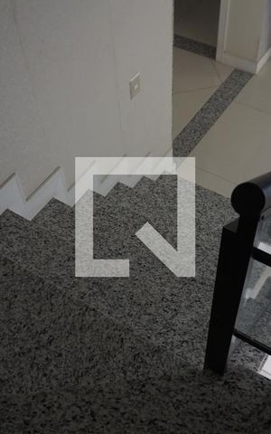 Casa de condomínio à venda com 563m², 6 quartos e 4 vagasEscada Segundo andar