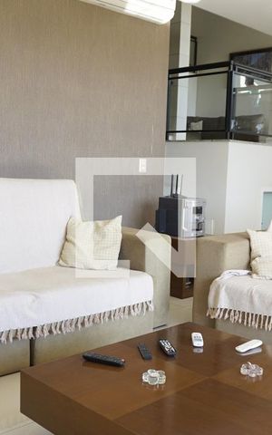 Casa de condomínio à venda com 563m², 6 quartos e 4 vagasSala de TV