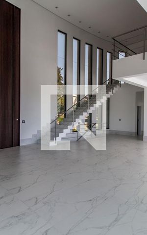Casa de condomínio à venda com 540m², 4 quartos e 4 vagas Casa de condomínio à venda com 540m², 4 quartos e 4 vagasSala