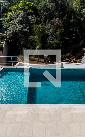 Casa de condomínio à venda com 540m², 4 quartos e 4 vagas Casa de condomínio à venda com 540m², 4 quartos e 4 vagasVista da Suíte