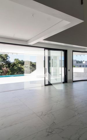 Casa de condomínio à venda com 540m², 4 quartos e 4 vagas Casa de condomínio à venda com 540m², 4 quartos e 4 vagasSala
