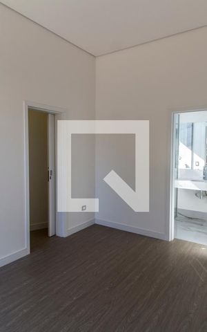Casa de condomínio à venda com 540m², 4 quartos e 4 vagas Casa de condomínio à venda com 540m², 4 quartos e 4 vagasSuíte 4