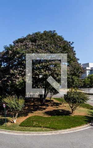 Casa de condomínio à venda com 540m², 4 quartos e 4 vagas Casa de condomínio à venda com 540m², 4 quartos e 4 vagasVista da Suíte 4