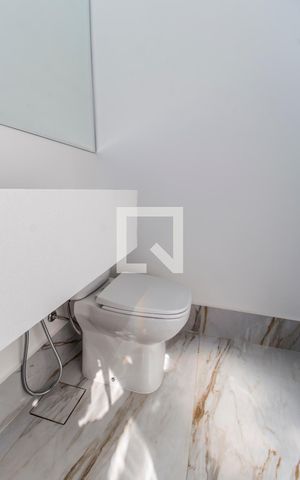 Casa de condomínio à venda com 540m², 4 quartos e 4 vagas Casa de condomínio à venda com 540m², 4 quartos e 4 vagasBanheiro da Suíte 4