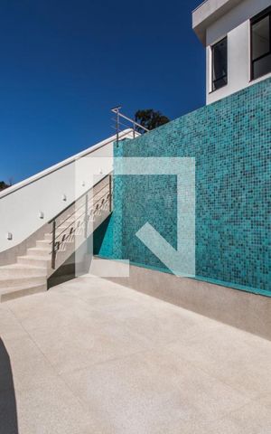 Casa de condomínio à venda com 540m², 4 quartos e 4 vagas Casa de condomínio à venda com 540m², 4 quartos e 4 vagasPiscina