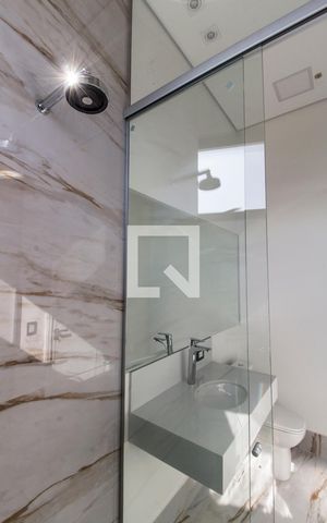 Casa de condomínio à venda com 540m², 4 quartos e 4 vagas Casa de condomínio à venda com 540m², 4 quartos e 4 vagasBanheiro da Suíte 4