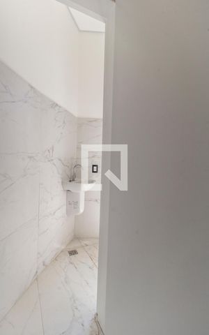 Casa de condomínio à venda com 540m², 4 quartos e 4 vagas Casa de condomínio à venda com 540m², 4 quartos e 4 vagasBanheiro de serviço