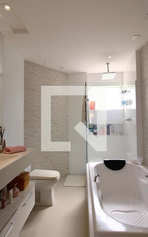 Casa de condomínio à venda com 320m², 5 quartos e 2 vagasQuarto 4 Banheiro da Suíte Principal