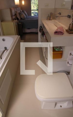 Casa de condomínio à venda com 320m², 5 quartos e 2 vagasQuarto 4 Banheiro da Suíte Principal
