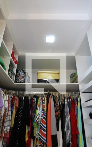 Casa de condomínio à venda com 320m², 5 quartos e 2 vagasQuarto 4 Closet da Suíte Principal