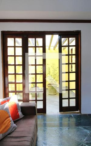 Casa de condomínio à venda com 320m², 5 quartos e 2 vagasSala