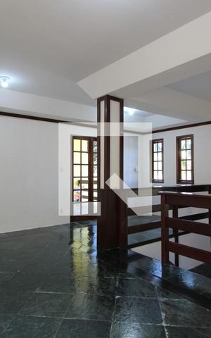 Casa de condomínio à venda com 320m², 5 quartos e 2 vagasSala