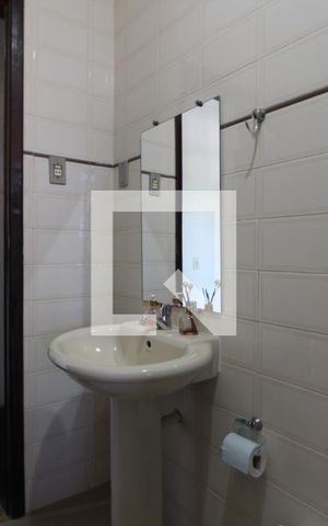 Casa de condomínio à venda com 320m², 5 quartos e 2 vagasBanheiro Social 2
