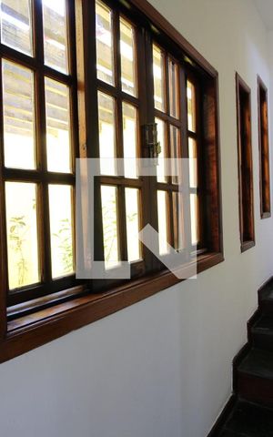 Casa de condomínio à venda com 320m², 5 quartos e 2 vagasSala Escada