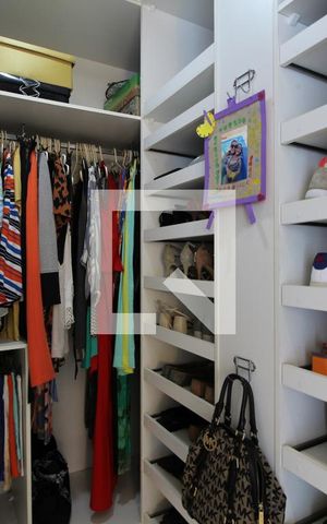 Casa de condomínio à venda com 320m², 5 quartos e 2 vagasQuarto 4 Closet da Suíte Principal