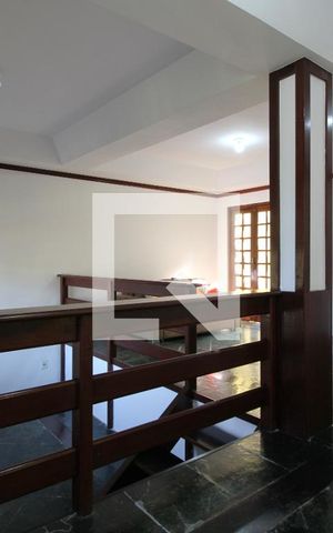 Casa de condomínio à venda com 320m², 5 quartos e 2 vagasSala