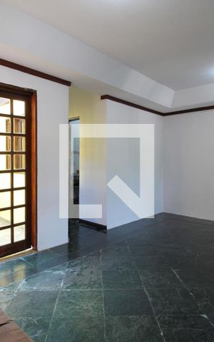 Casa de condomínio à venda com 320m², 5 quartos e 2 vagasSala