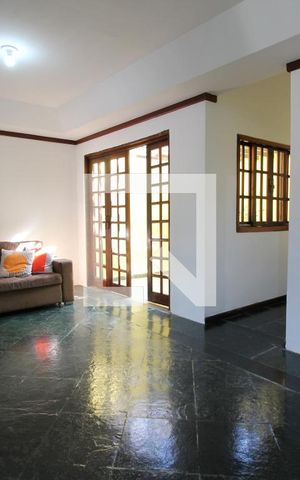 Casa de condomínio à venda com 320m², 5 quartos e 2 vagasSala
