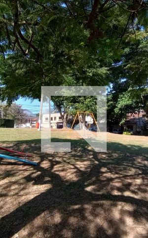 Casa de condomínio à venda com 320m², 5 quartos e 2 vagas Casa de condomínio à venda com 320m², 5 quartos e 2 vagasÁrea Comum Parquinho
