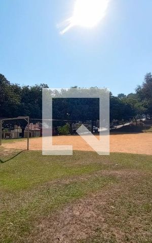 Casa de condomínio à venda com 320m², 5 quartos e 2 vagas Casa de condomínio à venda com 320m², 5 quartos e 2 vagasÁrea Comum Quadra