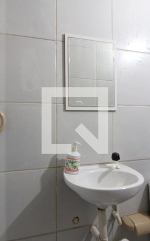 Casa de condomínio à venda com 320m², 5 quartos e 2 vagasBanheiro de Serviço