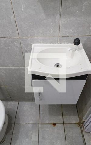 Casa para alugar com 30m², 1 quarto e sem vaga Casa para alugar com 30m², 1 quarto e sem vagaBanheiro