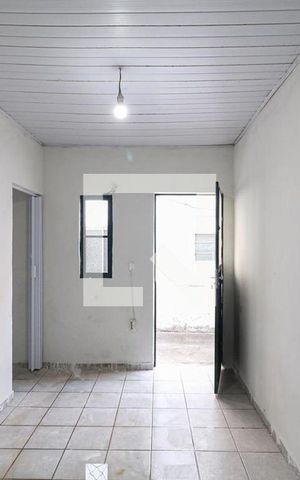 Casa para alugar com 30m², 1 quarto e sem vaga Casa para alugar com 30m², 1 quarto e sem vagaSala