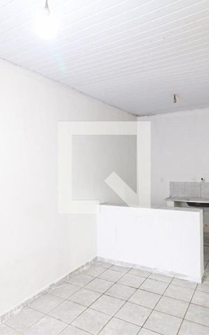 Casa para alugar com 30m², 1 quarto e sem vaga Casa para alugar com 30m², 1 quarto e sem vagaSala