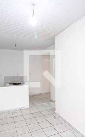 Casa para alugar com 30m², 1 quarto e sem vaga Casa para alugar com 30m², 1 quarto e sem vagaSala