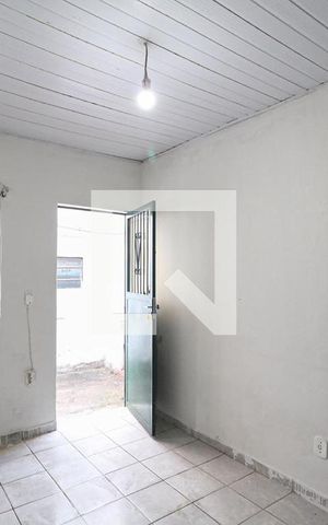 Casa para alugar com 30m², 1 quarto e sem vaga Casa para alugar com 30m², 1 quarto e sem vagaSala