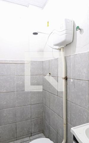 Casa para alugar com 30m², 1 quarto e sem vaga Casa para alugar com 30m², 1 quarto e sem vagaBanheiro