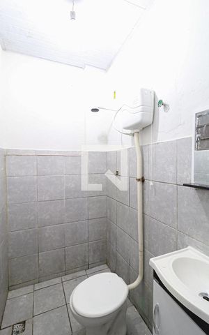 Casa para alugar com 30m², 1 quarto e sem vaga Casa para alugar com 30m², 1 quarto e sem vagaBanheiro