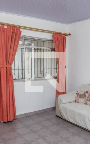 Casa à venda com 94m², 2 quartos e 3 vagas Casa à venda com 94m², 2 quartos e 3 vagasSala