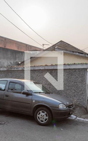 Casa à venda com 94m², 2 quartos e 3 vagas Casa à venda com 94m², 2 quartos e 3 vagasFachada + placa