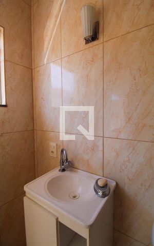 Casa à venda com 270m², 5 quartos e 3 vagas Casa à venda com 270m², 5 quartos e 3 vagasBanheiro Suíte Externa