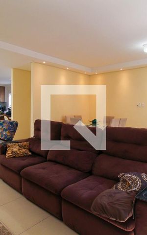 Casa à venda com 270m², 5 quartos e 3 vagas Casa à venda com 270m², 5 quartos e 3 vagasSala