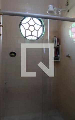 Casa à venda com 170m², 3 quartos e 4 vagas Casa à venda com 170m², 3 quartos e 4 vagasBanheiro suite 1